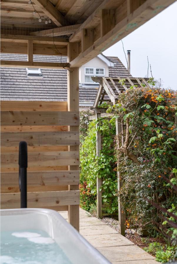 The With Hot Tub *