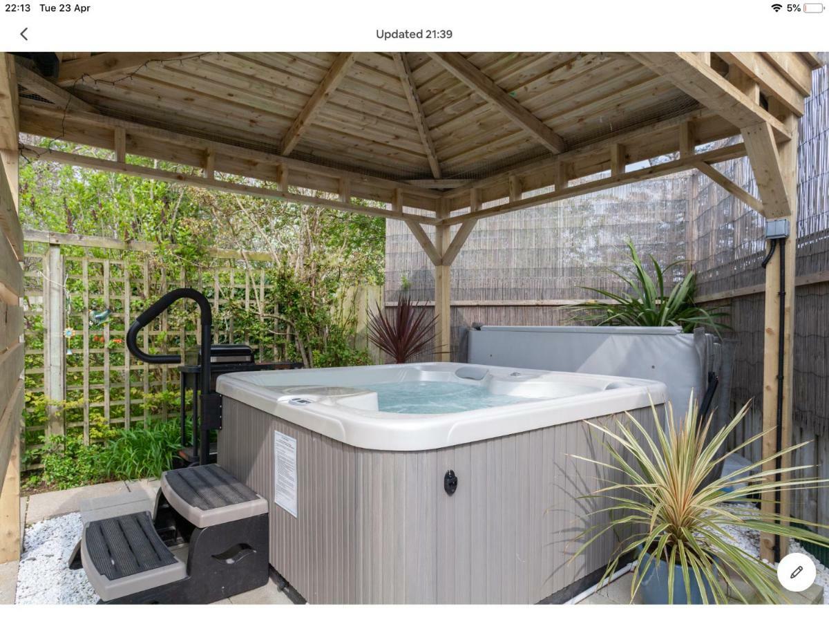 Apartment The With Hot Tub Castlerock