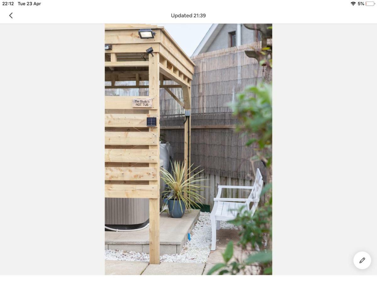 The With Hot Tub Apartment